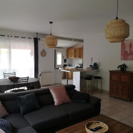 Superbe Appartement De 90M2 A Uzes Super Equipe Avec Garage Et Grand Parking Privatif Екстер'єр фото